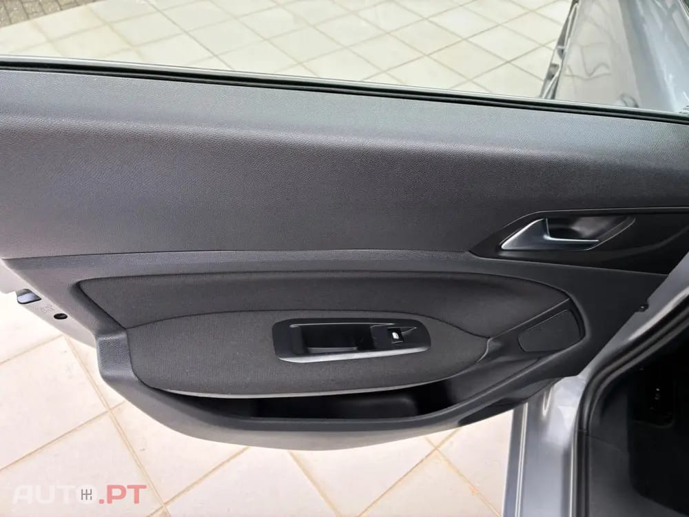 Peugeot 308 1.6 BlueHDi Allure J17