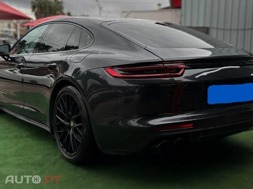 Porsche Panamera 4 E-HYBRID