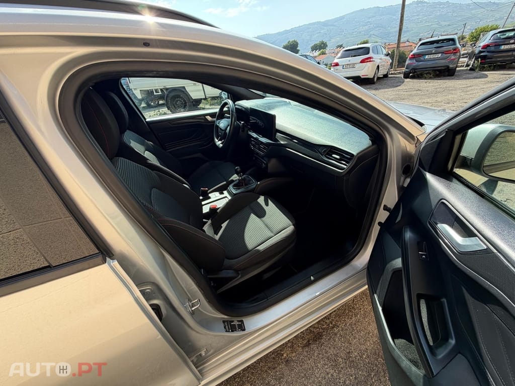Ford Focus SW 1.0 EcoBoost MHEV ST-Line X
