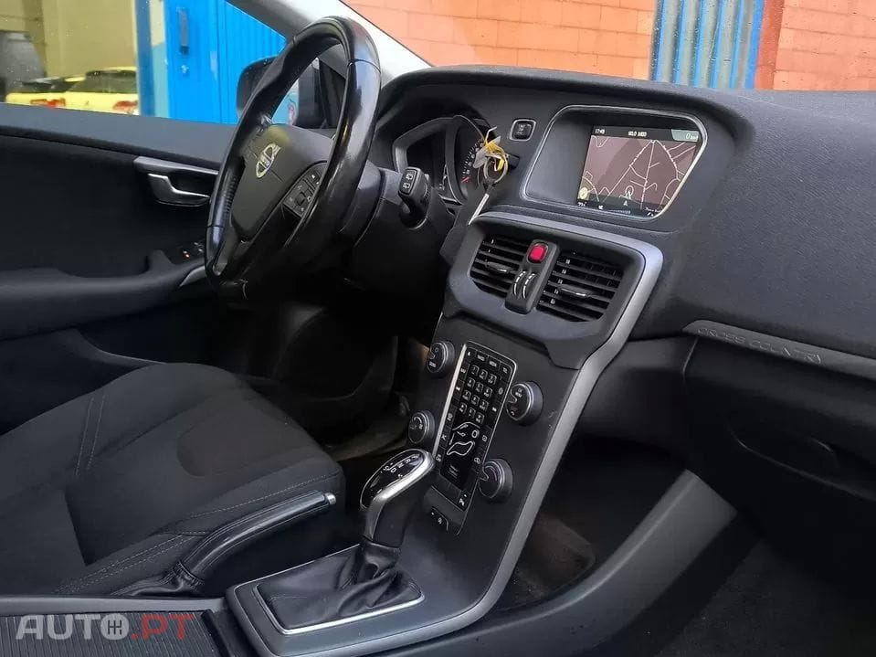 Volvo V40 1.6 D2 Momentum Powershift Eco