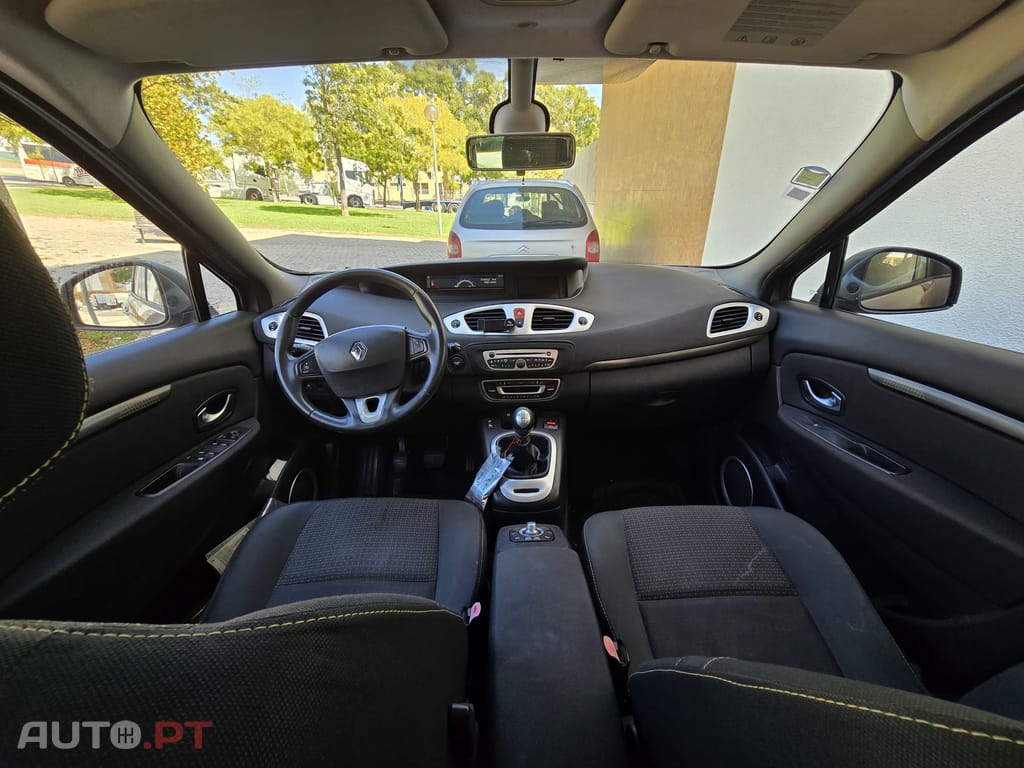 Renault Mégane Scenic 1,5 DCI Dynamique 110Cvs 5 lugares