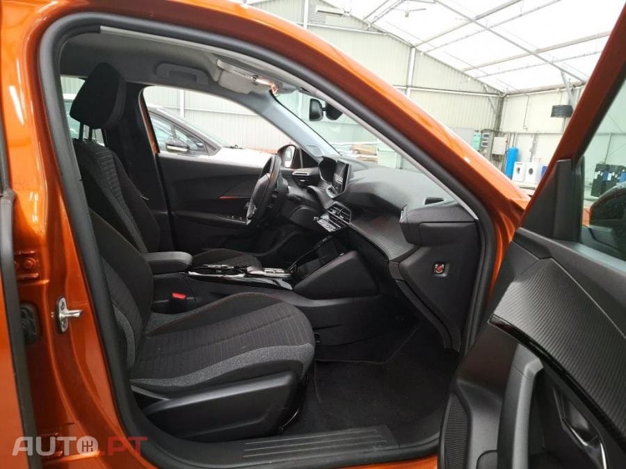 Peugeot E-2008 50 kWh Active Pack