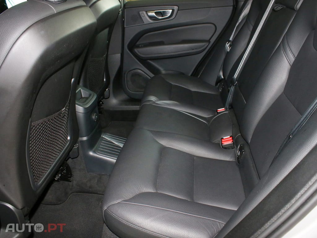 Volvo XC60 2.0 T6 PHEV Black Edition AWD