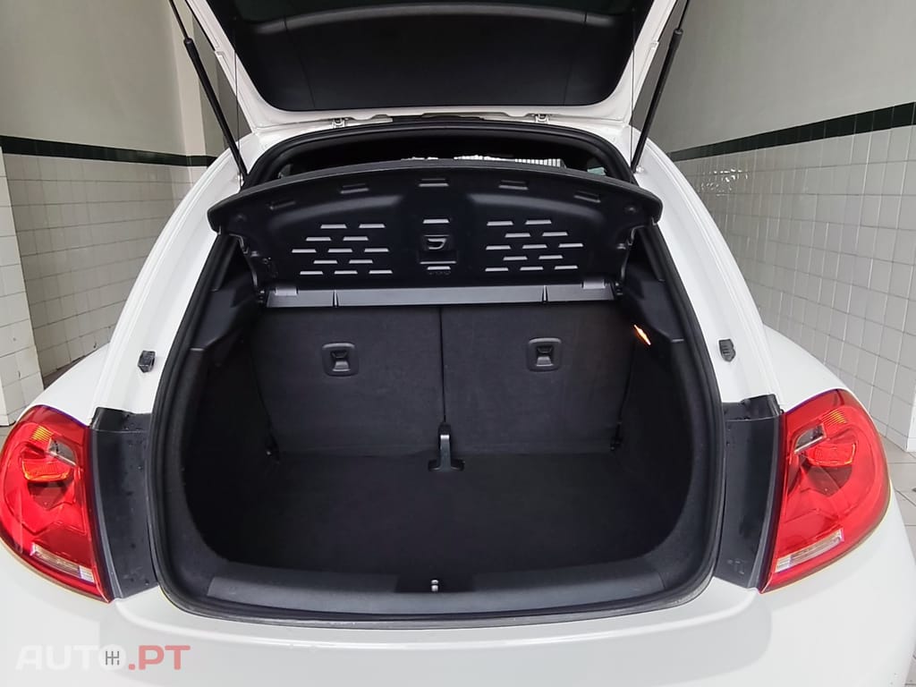 Volkswagen New Beetle 1.6 TDi Design