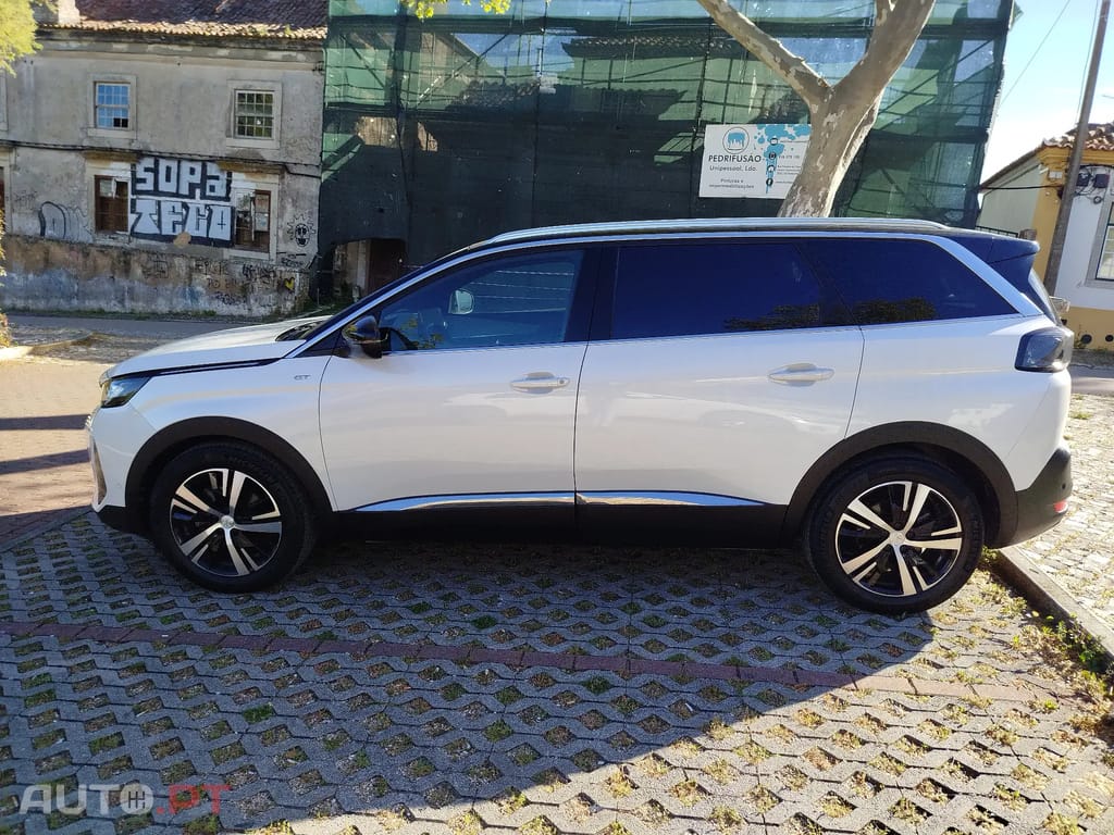 Peugeot 5008 GT HYBRID 136 CV
