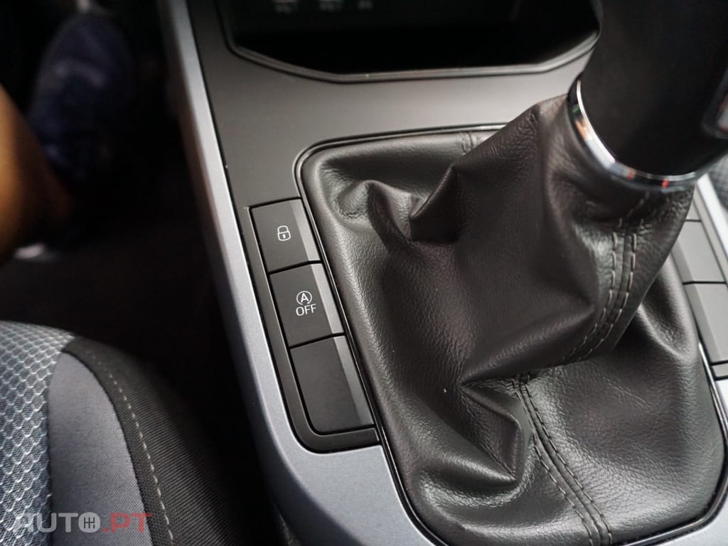 SEAT Arona 1.0 TSI Style — fotografia 18