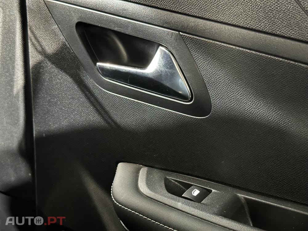 Peugeot E-208 51 kWh Allure