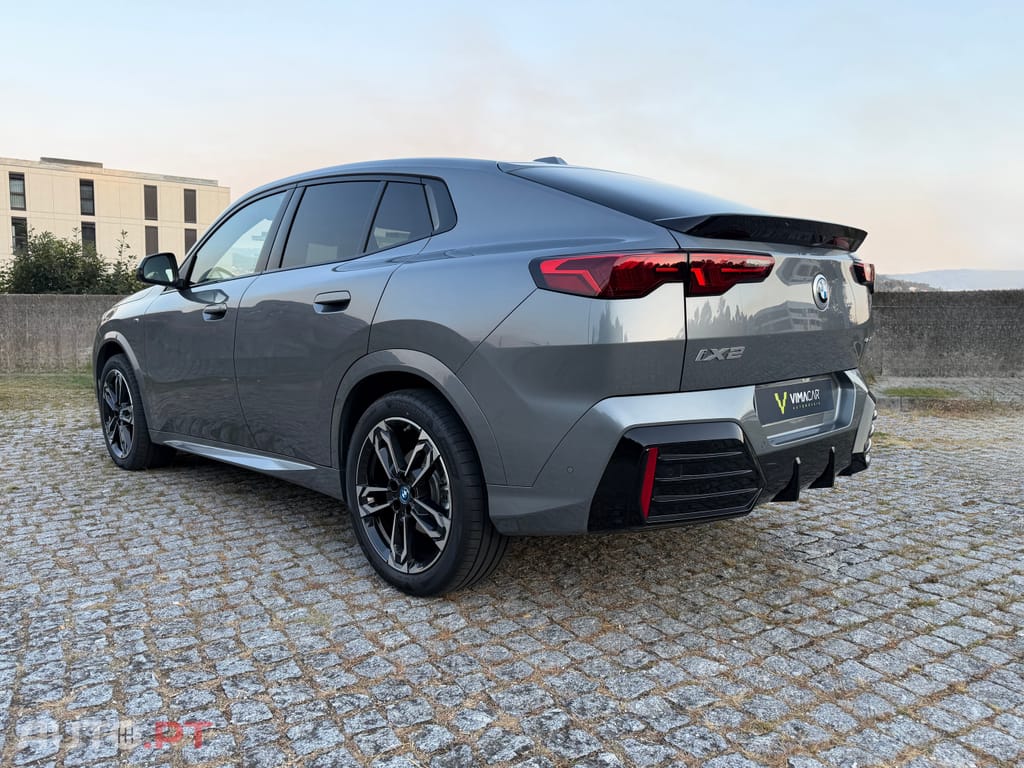 BMW iX2 eDrive20 Pack Desportivo M — fotografia 4