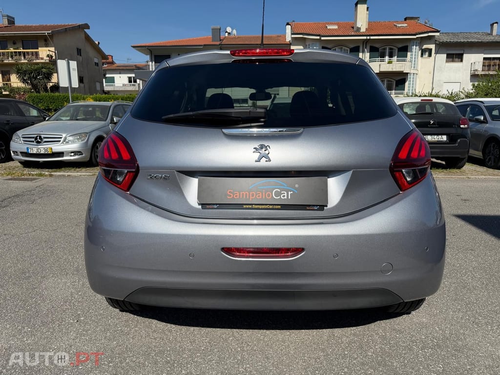 Peugeot 208 1.2 PureTech Signature