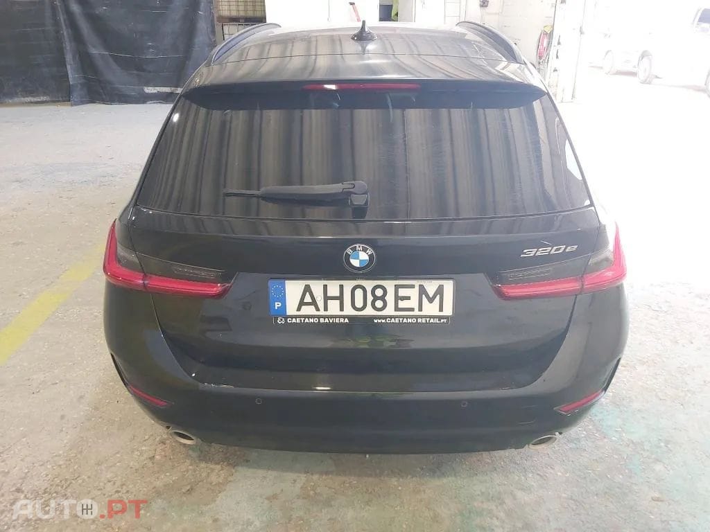 BMW 320 ver-e-touring-corporate-edition-auto 