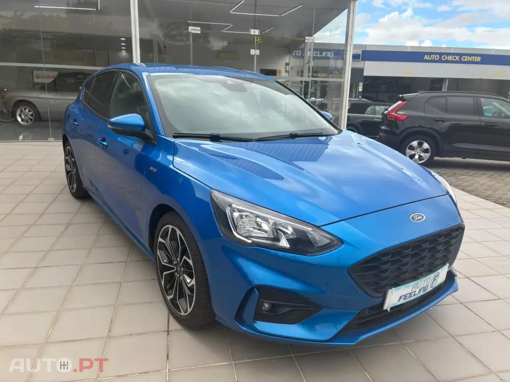 Ford Focus 1.0 EcoBoost Mild-Hybrid ST-Line X — fotografia 4