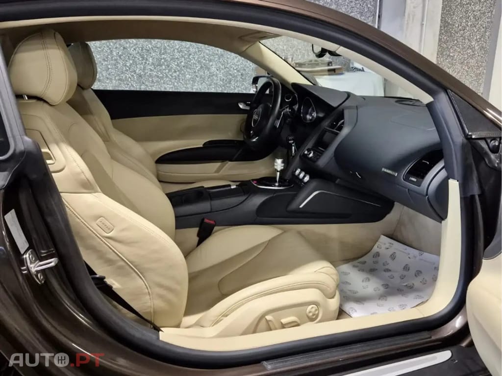 Audi R8 4.2 FSi Quattro