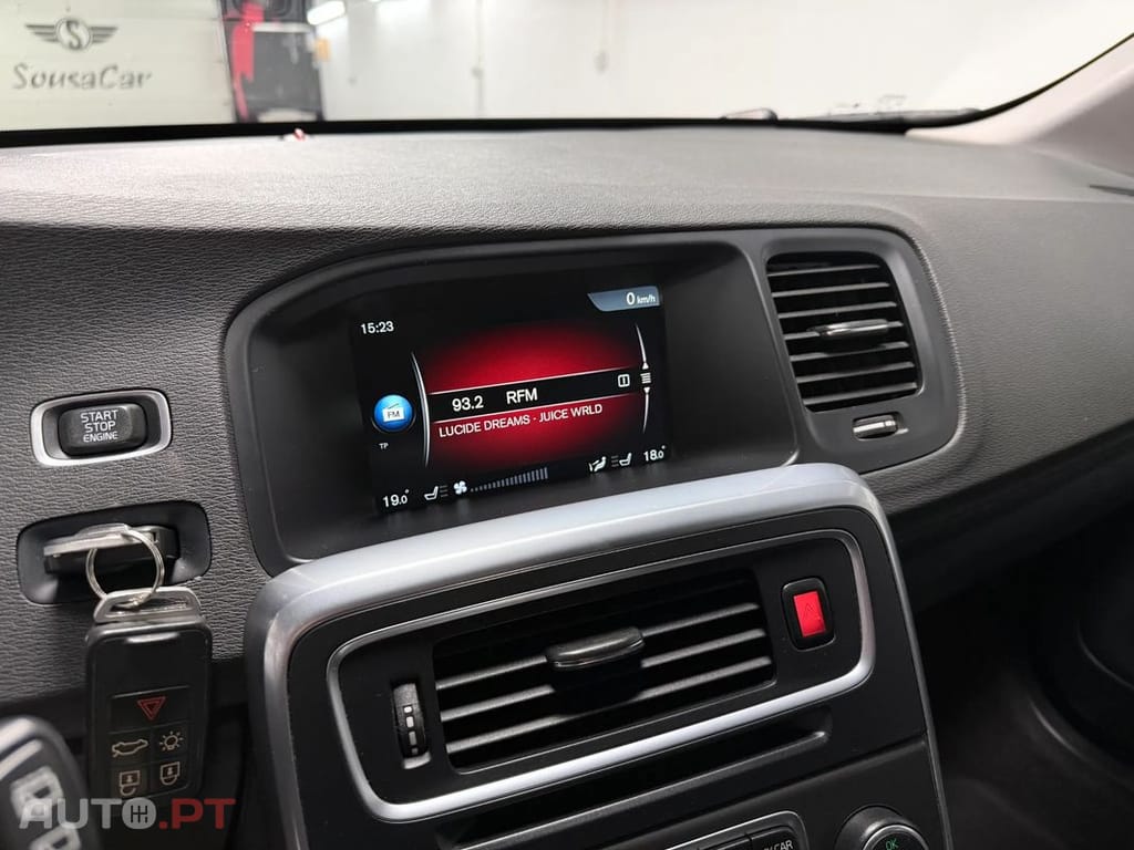 Volvo V60 D6 Plug-In-Hybrid AWD Geartronic Summum