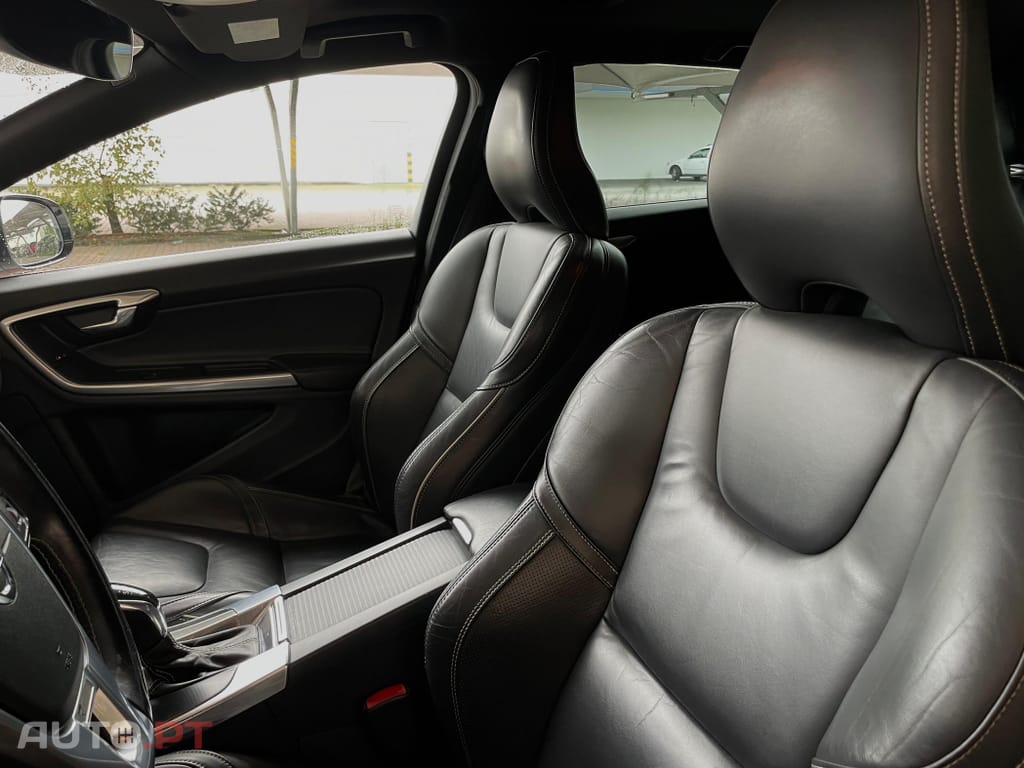 Volvo V60 2.4 D6 R-Design Momentum AWD Phev