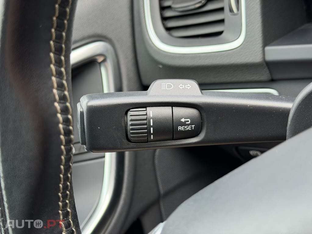 Volvo V60 2.0 D2 R-Design