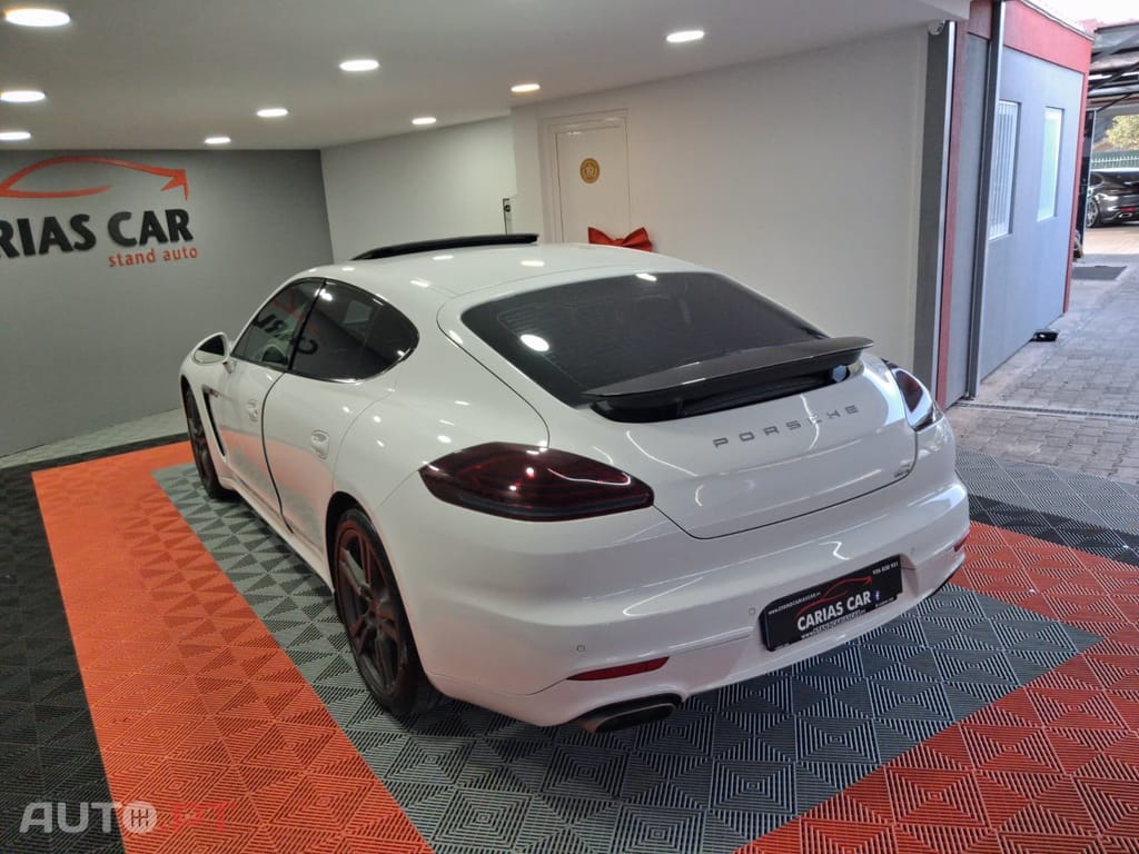 Porsche Panamera 3.0 V6 platinum edition