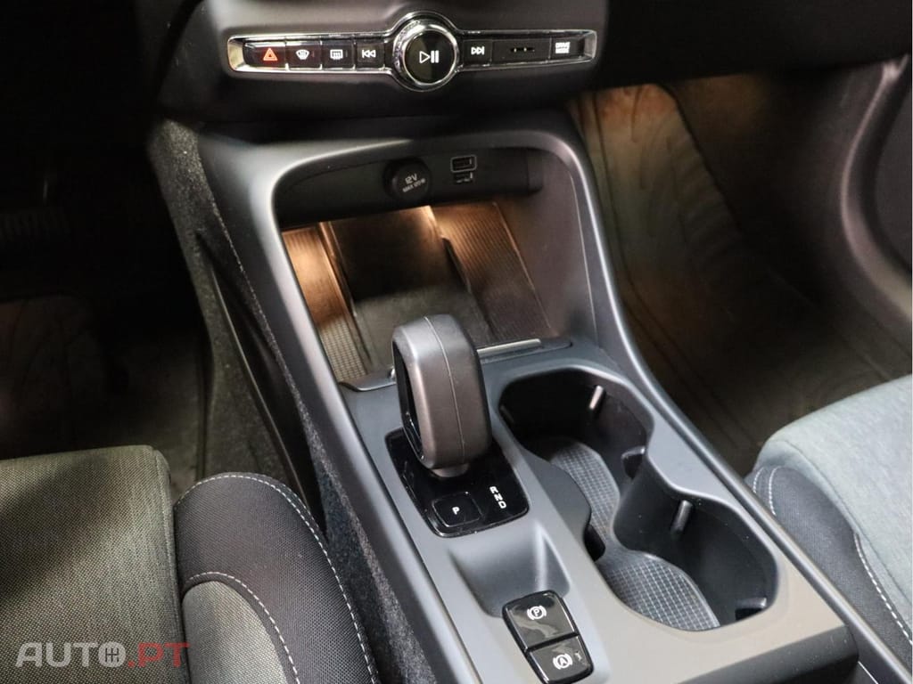 Volvo XC40 1.5 T4 211 Core PG HYBRID