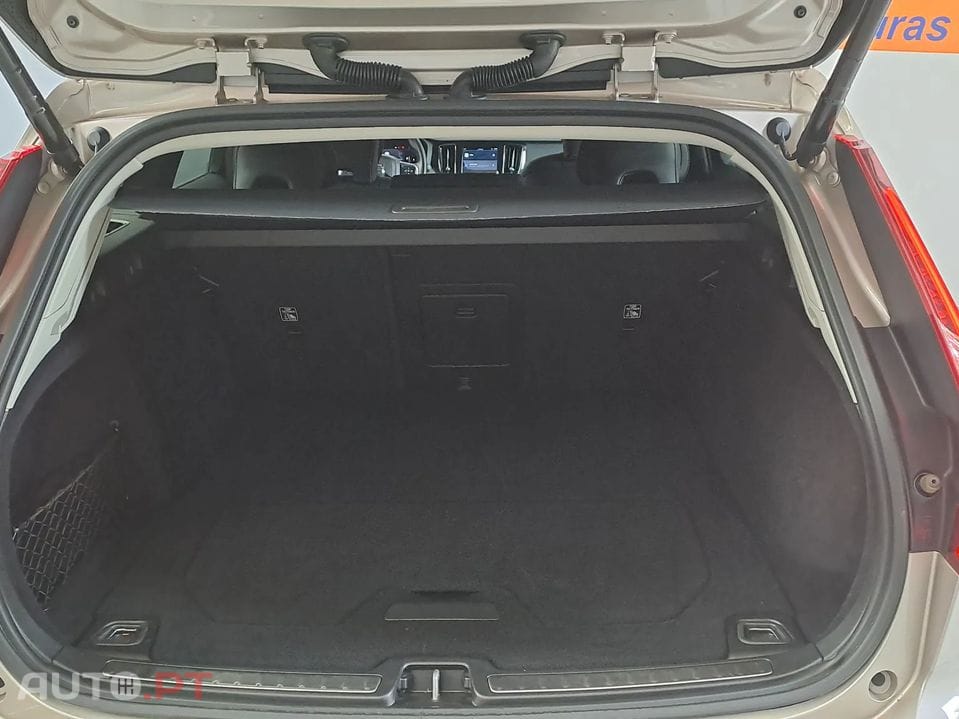 Volvo V60 2.0 B4 Momentum Core Geartronic