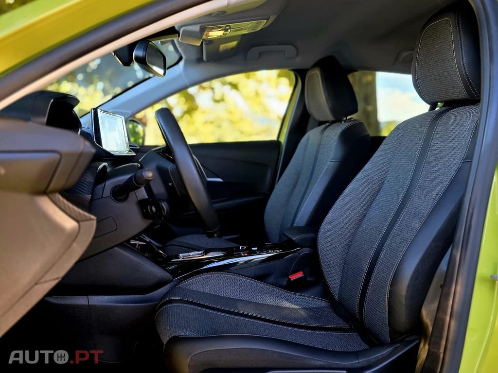 Peugeot E-208 50 kWh Allure Pack