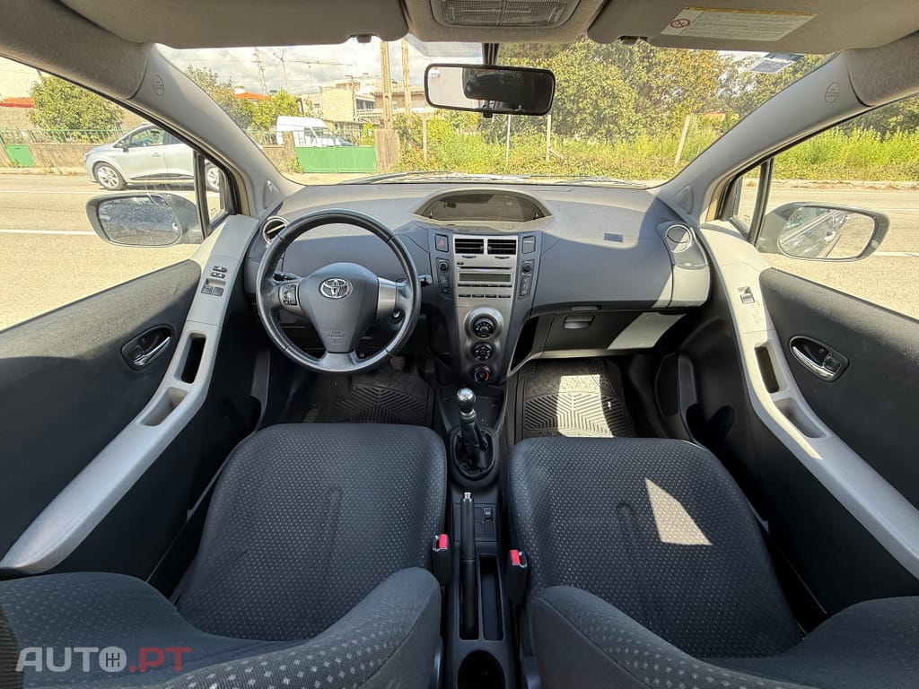 Toyota Yaris 1.0 VVT-i AC Manual