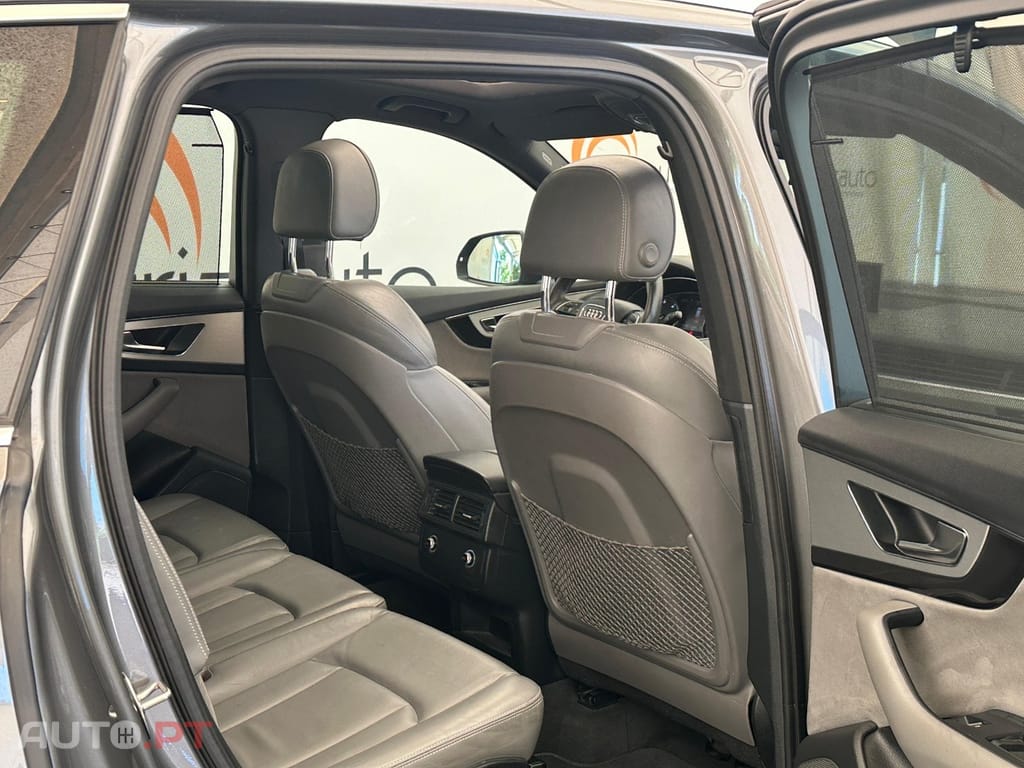 Audi Q7 3.0 TDi quattro S-line Tiptronic 7L