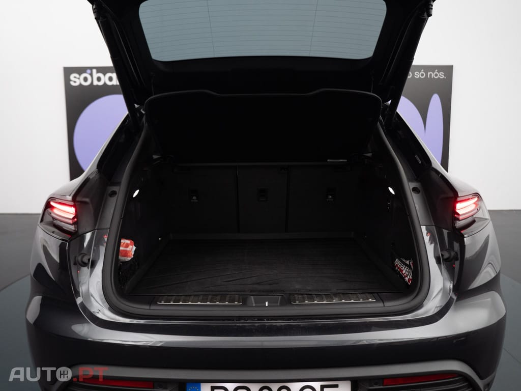 Porsche Macan Electric 4