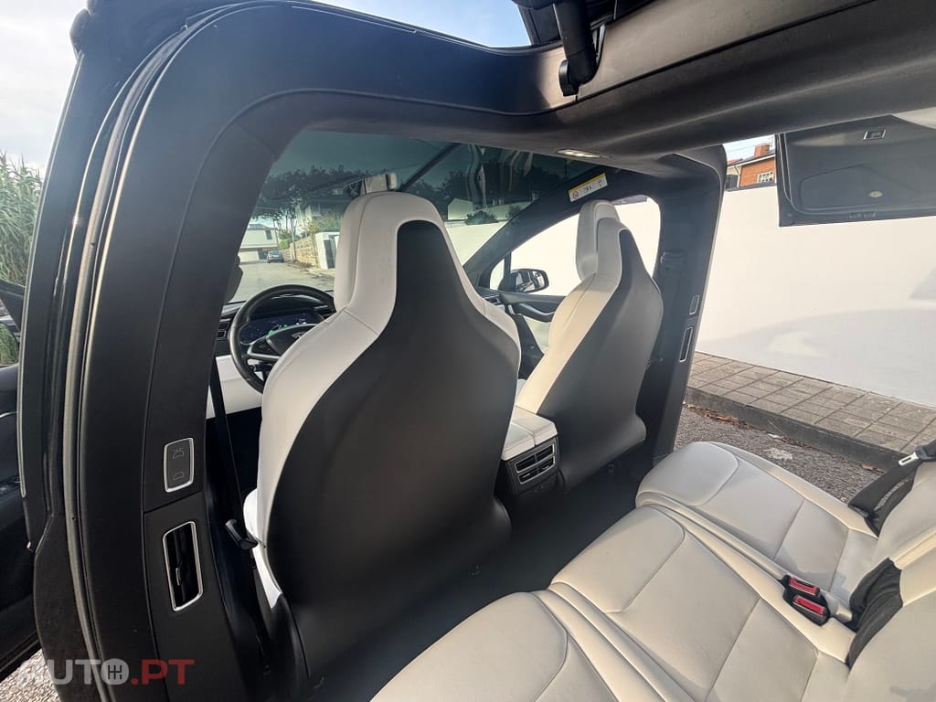 Tesla Model X 100 kWh Long Range Plus AWD