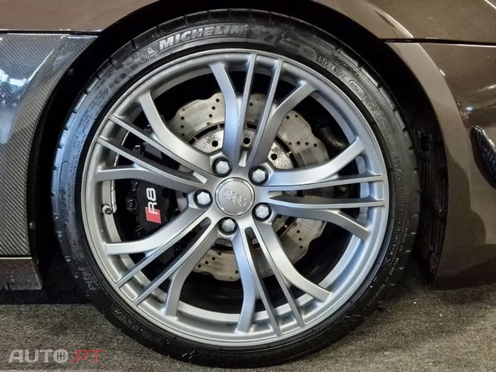 Audi R8 4.2 FSi Quattro