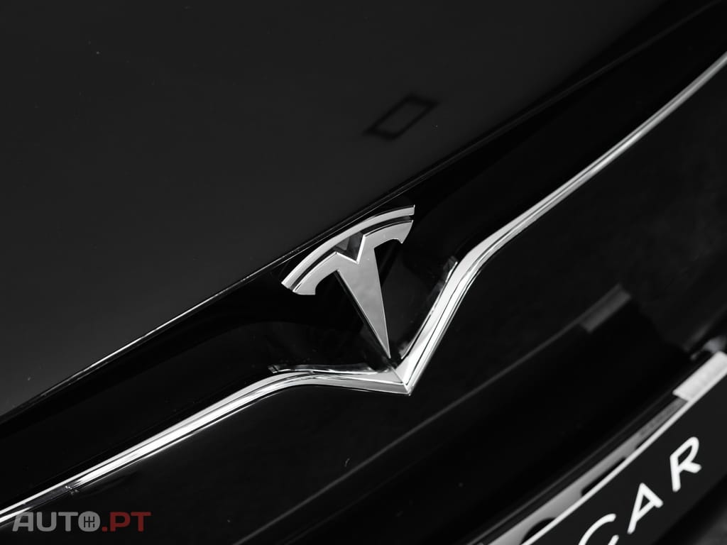 Tesla Model X 75D