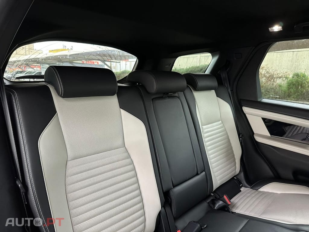 Land Rover Discovery Sport P300e R-Dynamic