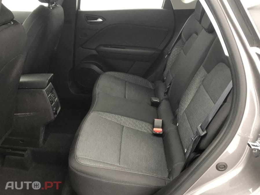 Renault Captur 1.6 E-Tech Business