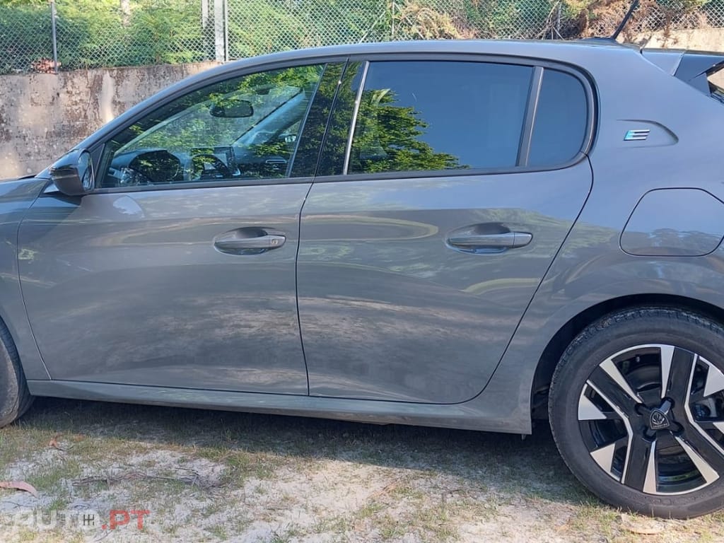 Peugeot E-208 50 kWh Style