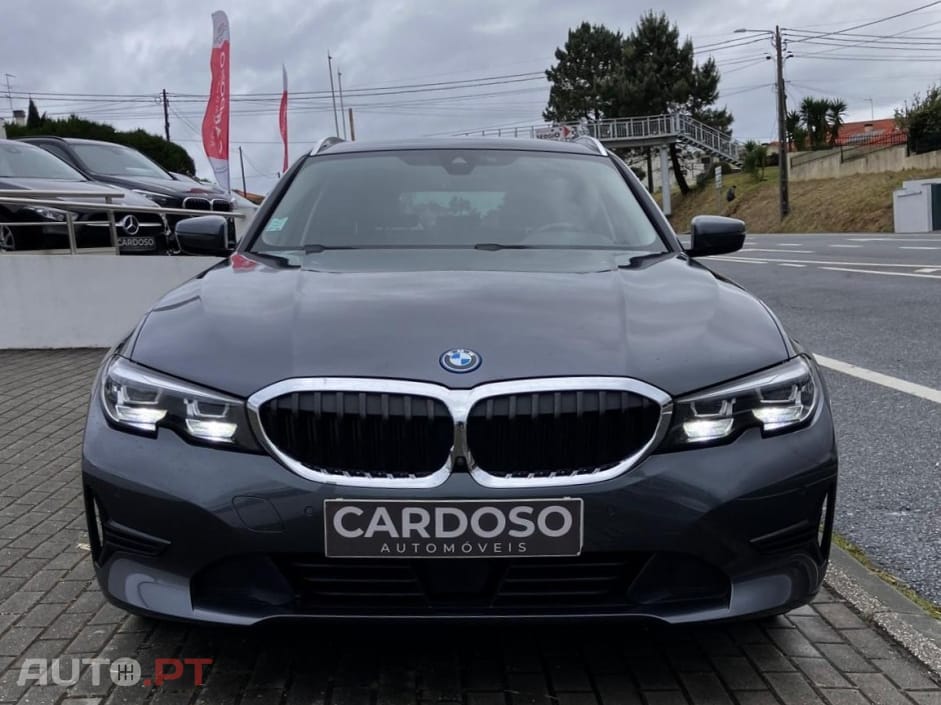 BMW 330 e Touring Auto