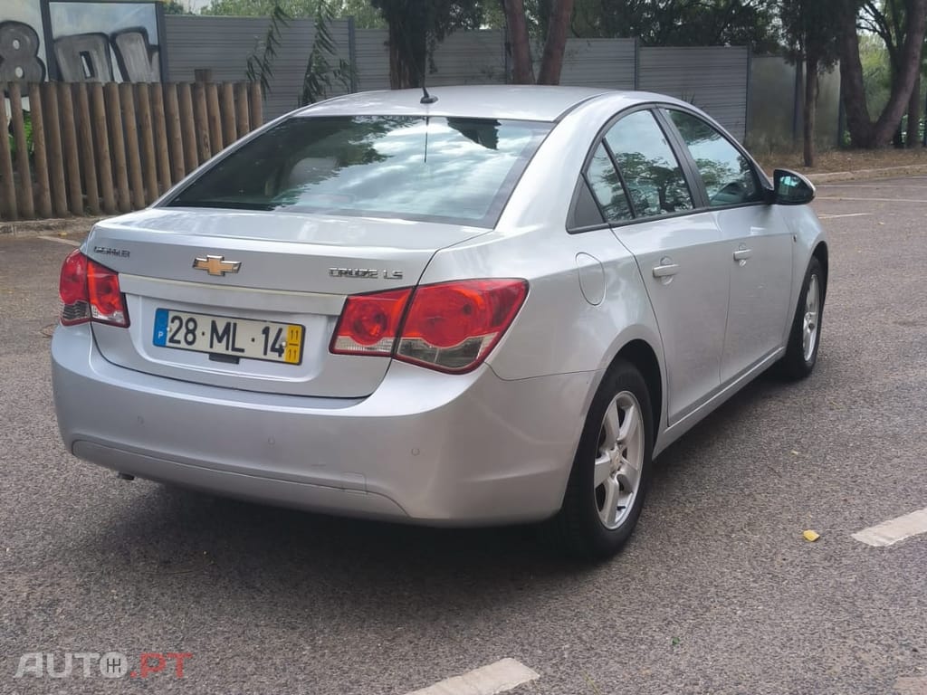 Chevrolet Cruze 1.6 LS