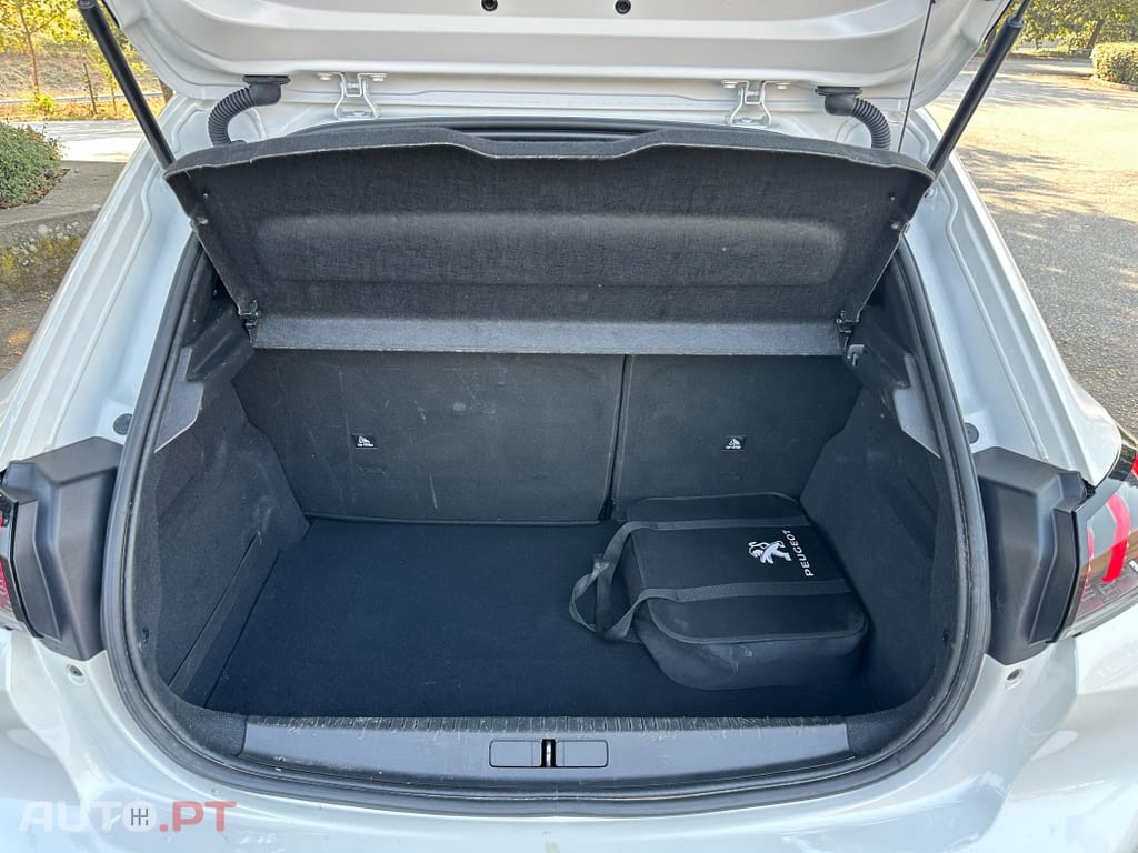 Peugeot E-208 50 kWh GT Pack