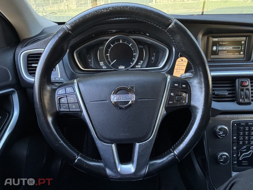 Volvo V40 1.6 D2 Momentum — fotografia 13