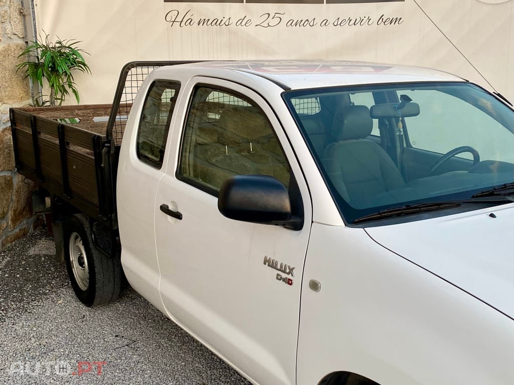 Toyota Hilux 2.5 D-4D 2WD CE PM+AC