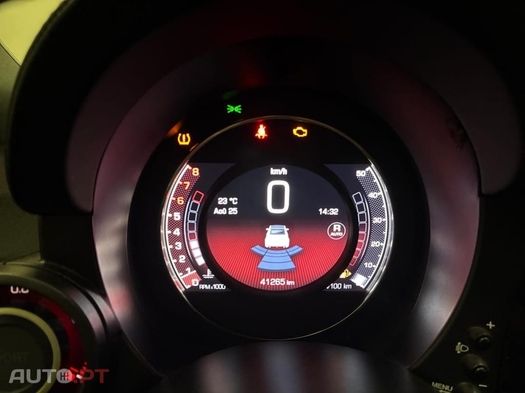 Abarth 595C 1.4 T-Jet Scorpioneoro