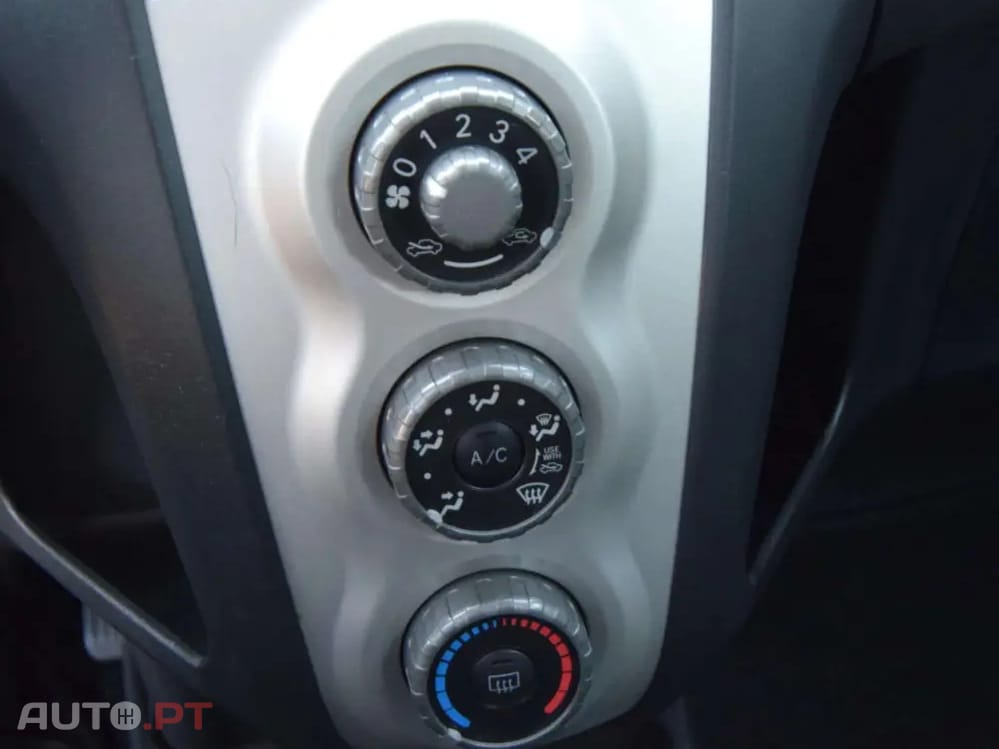 Toyota Yaris 1.0 VVT-i Sol