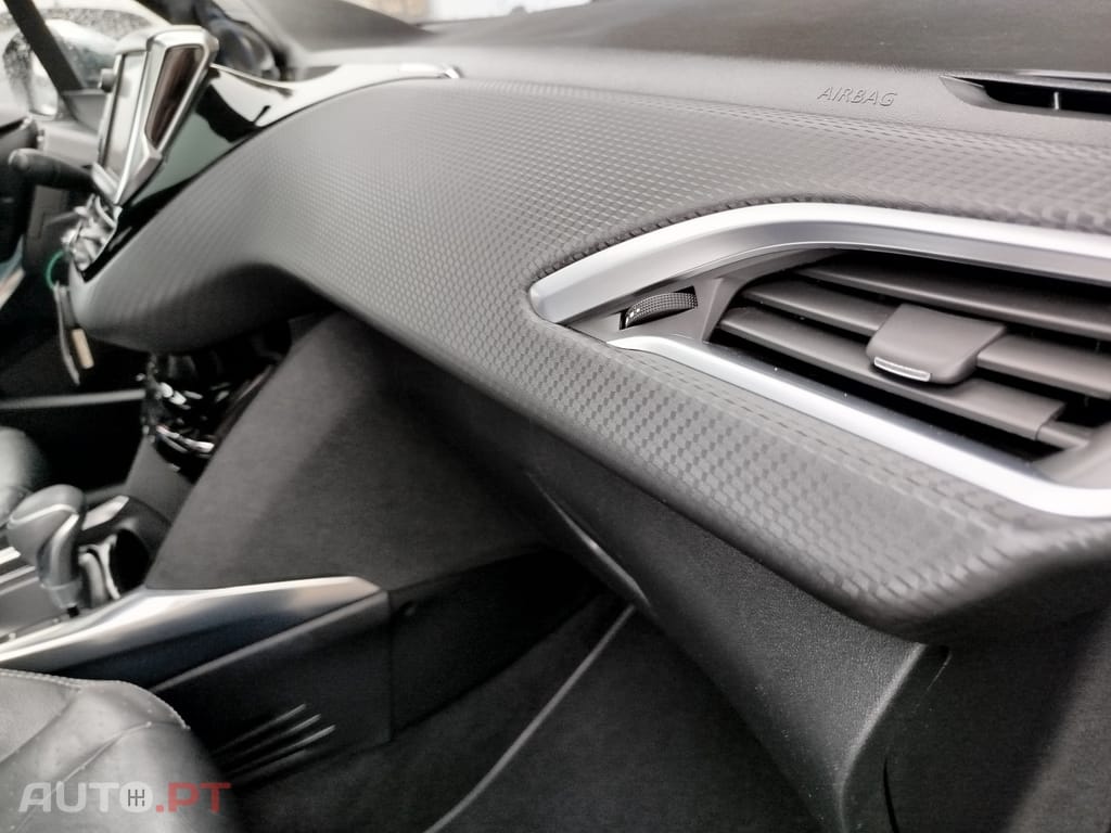 Peugeot 2008 1.2 PureTech Allure EAT6