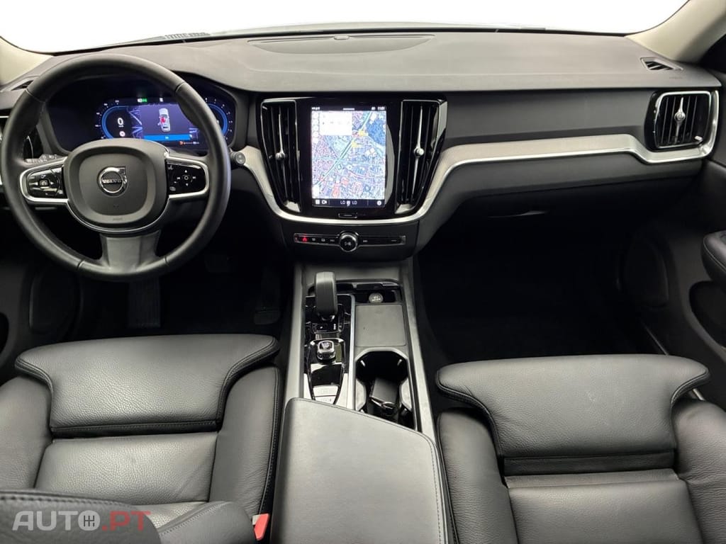 Volvo V60 2.0 B4 Plus Style Dark DCT