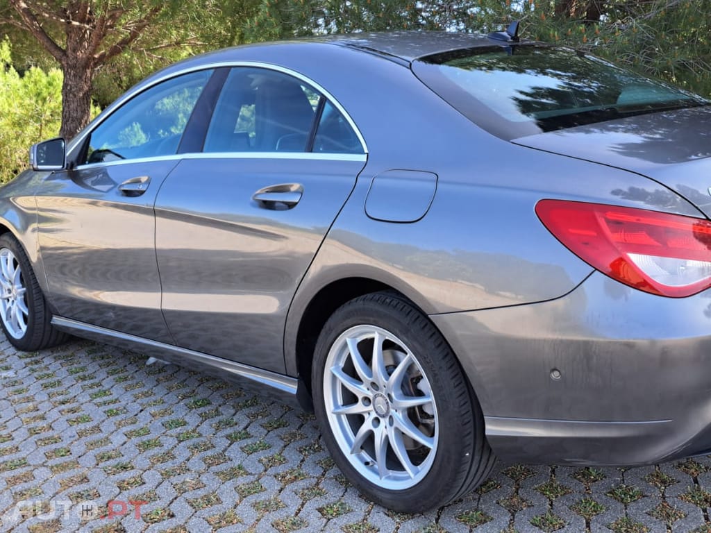 Mercedes-Benz CLA 180 BlueEFFICIENCY) Urban