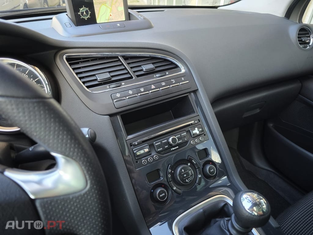 Peugeot 5008 1.6 BlueHDi Allure J17