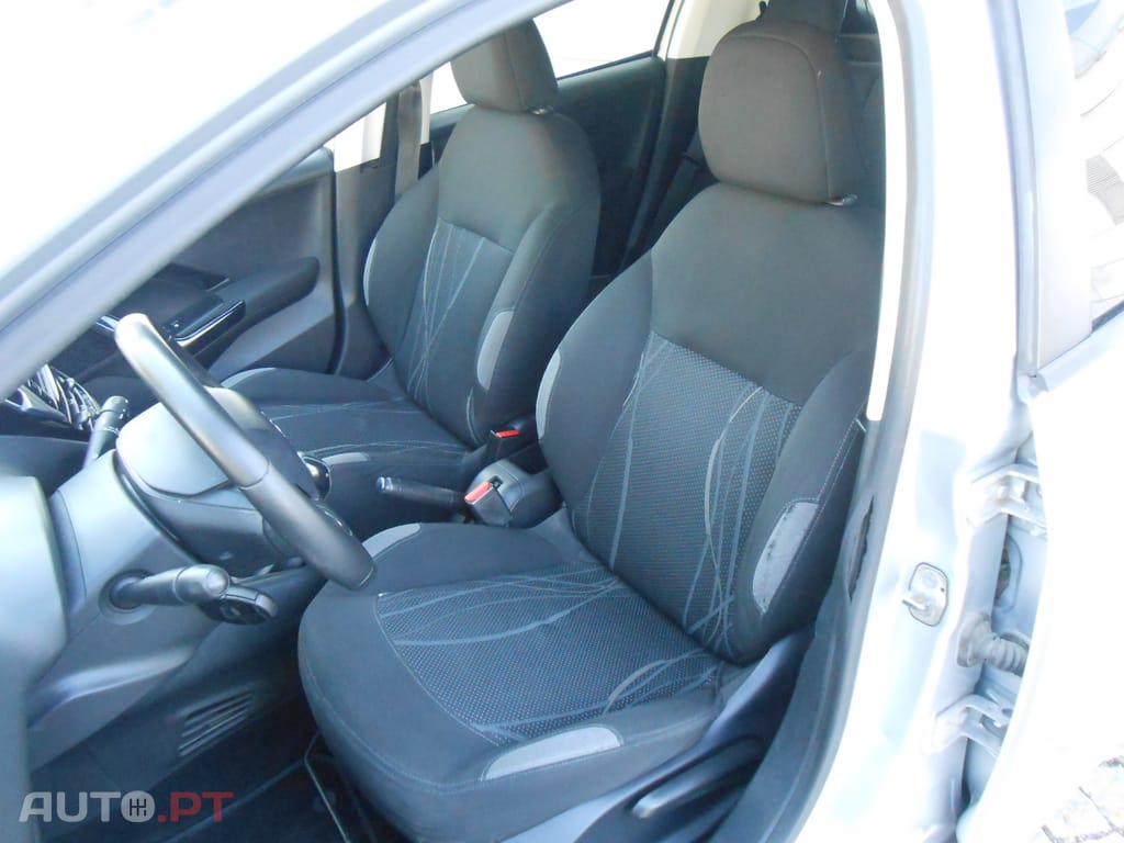 Peugeot 208 208 1.4 HDi Active