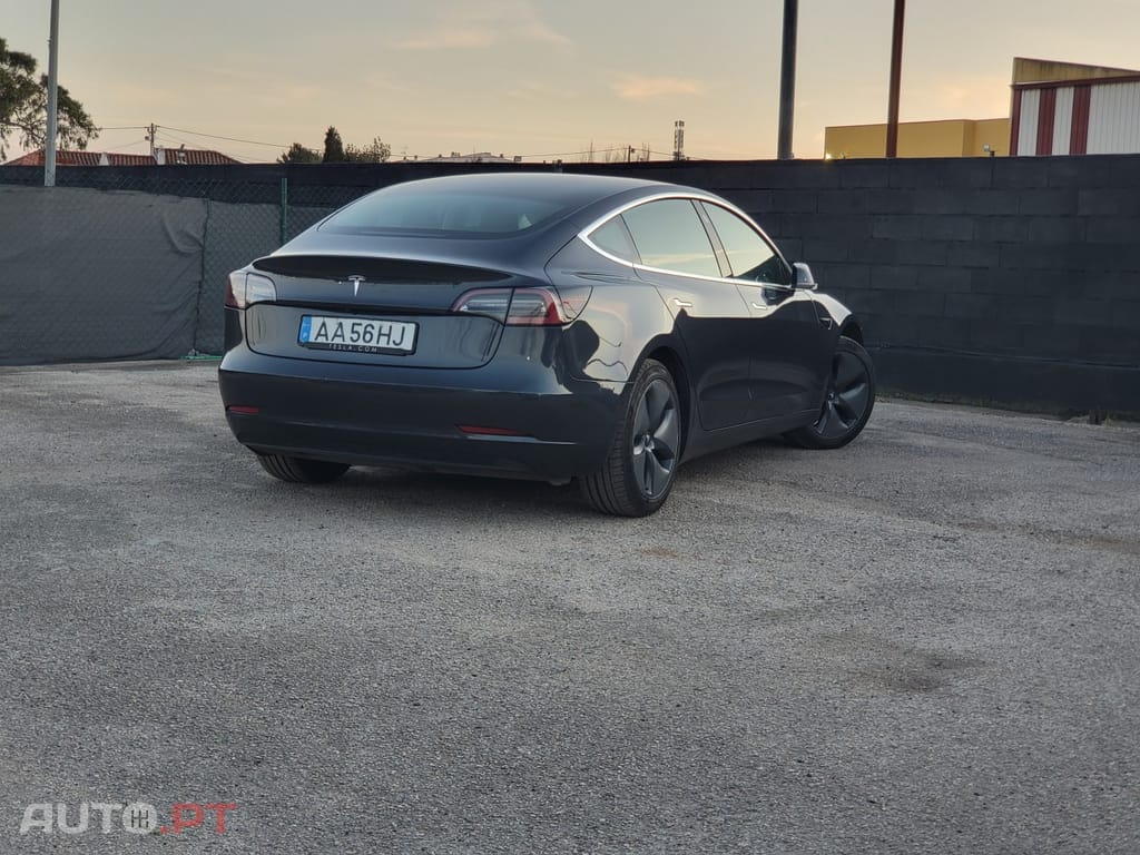 Tesla Model 3 Long-Range RWD