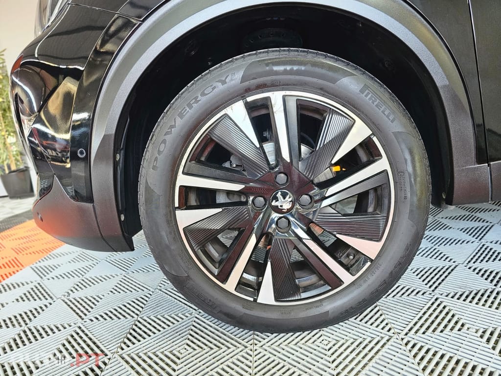 Peugeot 2008 1.2 PureTech GT EAT8