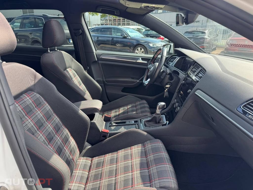Volkswagen Golf 2.0 TSI GTI