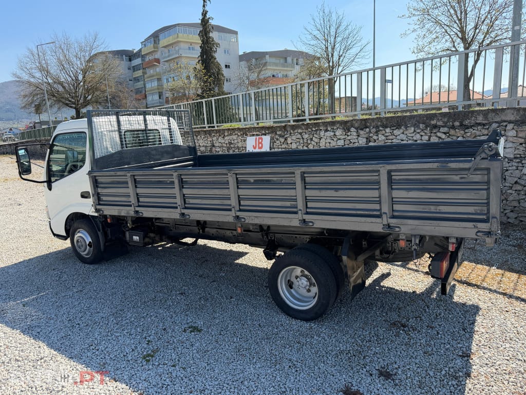 Toyota Dyna M D4-D 3LUG Tri-Basculante Nacional
