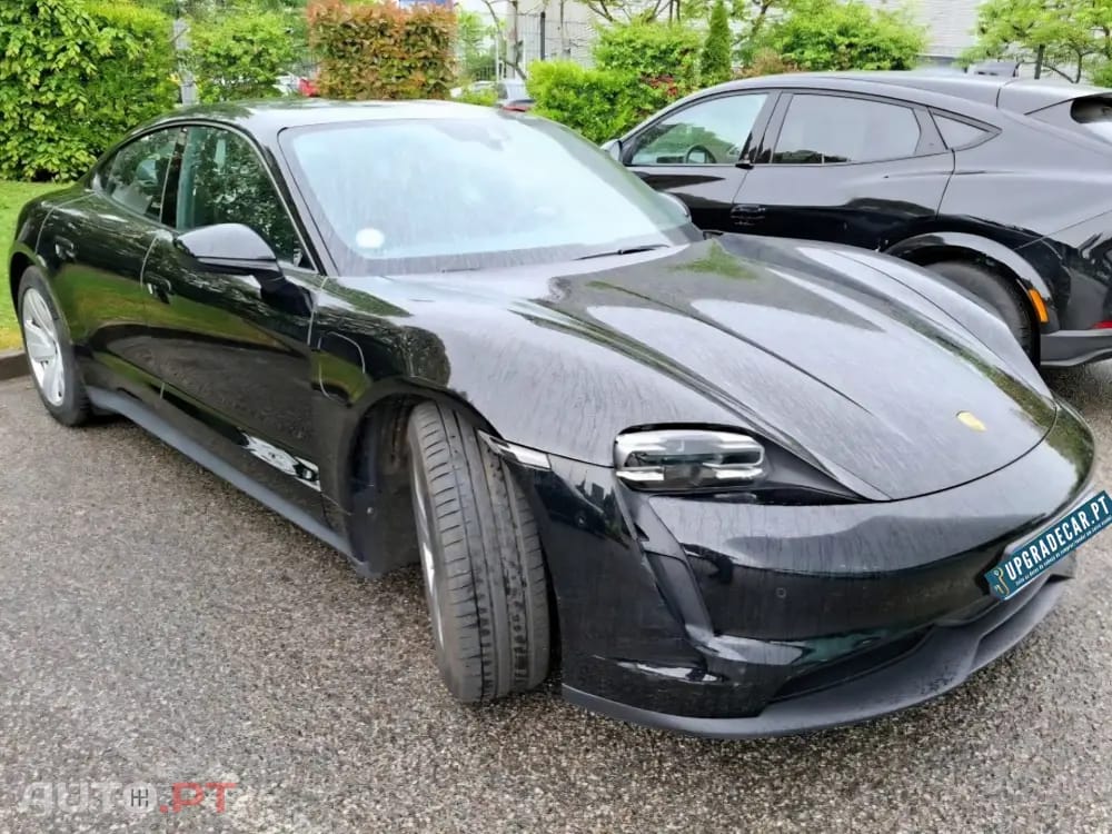 Porsche Taycan 4