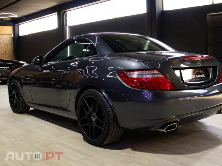 Mercedes-Benz SLK 200 Outro